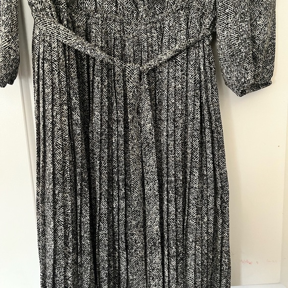 Dress - Picture 7 of 8